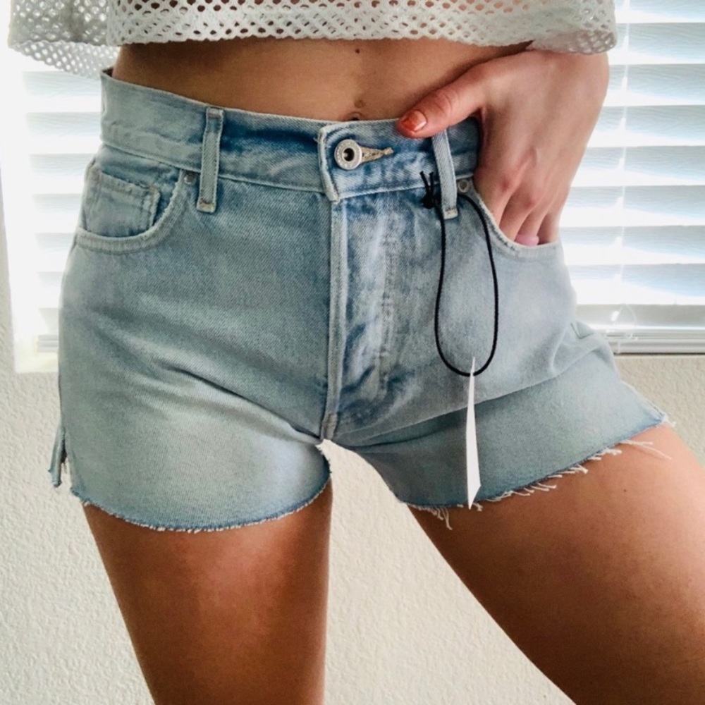 Levi’s Made & Crafted High Rise Cheeky Jean Shorts - Picture 6 of 6